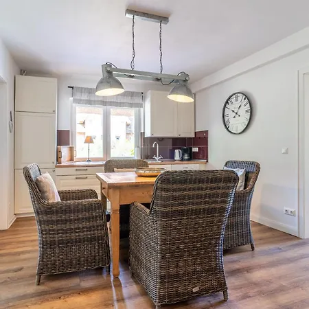 Von Ahrentschildt- Pole Poppenspaeler Sankt Peter-Ording